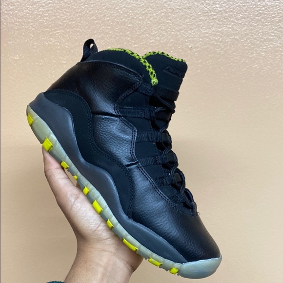 Air Jordan 10 Retro “Venom” - Picture 8 of 17